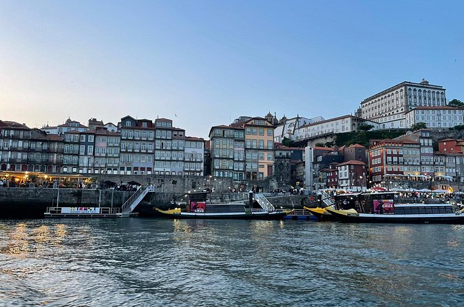 Private experience in the Douro (1 to 10 people) on a yacht just for you - Dom Luís I Bridge photo stop: where you’ll actually pause for pictures