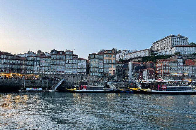 Private experience in the Douro (1 to 10 people) on a yacht just for you - The pause for Porto’s riverside and Gaia cellars: the best “slow down” moment