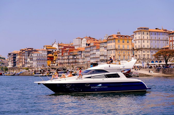 Private experience in the Douro (1 to 10 people) on a yacht just for you - Cabedelo to Foz to the Douro Bar lighthouse: where sunset becomes the main event