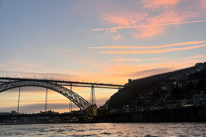 Private experience in the Douro (1 to 10 people) on a yacht just for you - Crew vibe and guidance: Paolo and Christina set the tone