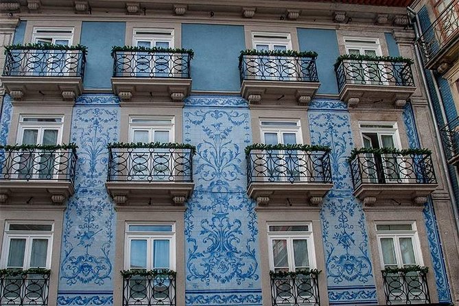 Private off the beaten Walking Tour Porto with a local expert - Livraria Lello: books, architecture, and the Harry Potter connection