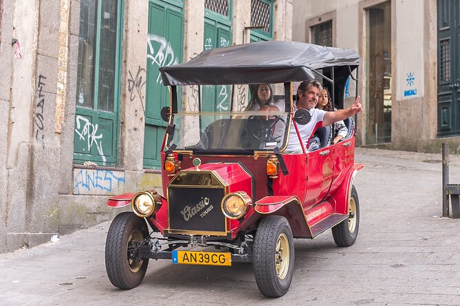 Private Porto Classic Tuk Tour 2h - Churches in Porto: Capela das Almas and the Carmelitas/Carmo Pair