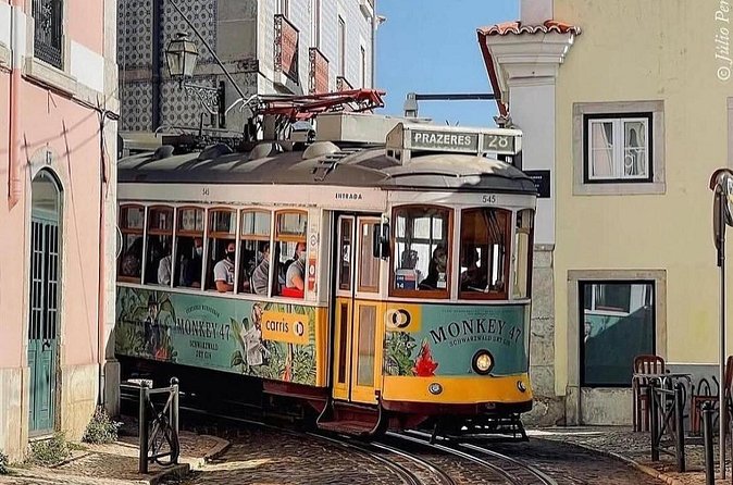 Private Porto Tour to Lisbon with stops: Nazare, Obidos & Aveiro - Óbidos: medieval streets, castle views, and that ginjinha moment