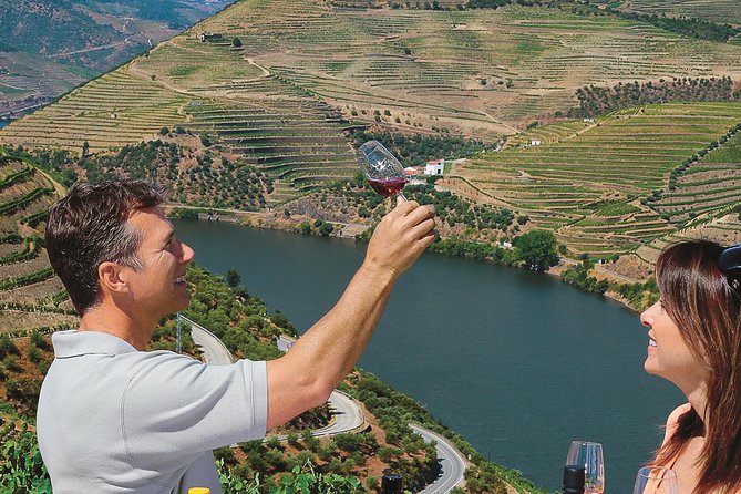 Private Premium Wine Experience through Douro Valley - Pinhão stop 2: winery lunch with Quinta wine pairings