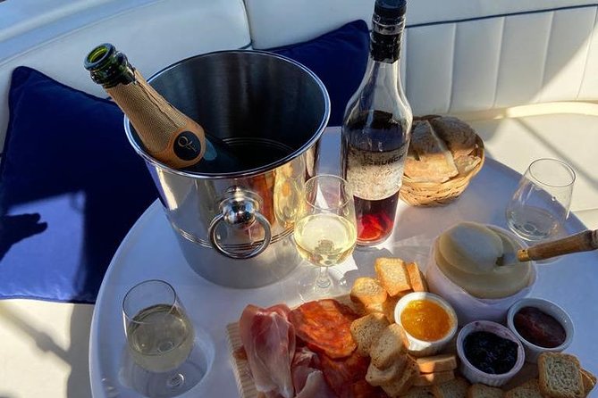 Private tasting in the Douro (1 to 7 people) on a yacht for yourself - Marina do Freixo: Your Easy Jump-Off Point in Porto