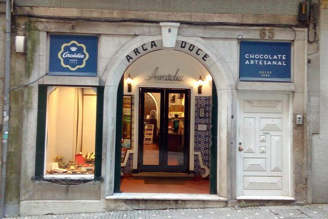 Private Tour in Porto Main Highlights with Traditional Lunch - A 5-Hour Porto Mix: Books, Churches, Tiles, and Douro Views