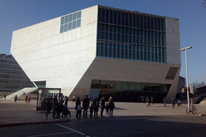 Private Tour in Porto Main Highlights with Traditional Lunch - Avenida dos Aliados: Porto’s Main Avenue and City Hall Area