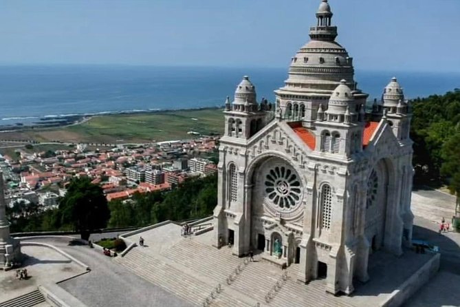 Private Tour Santiago de Compostela & Viana do Castelo from Porto - Coffee, water, and the lunch question: how to eat well on a no-lunch tour