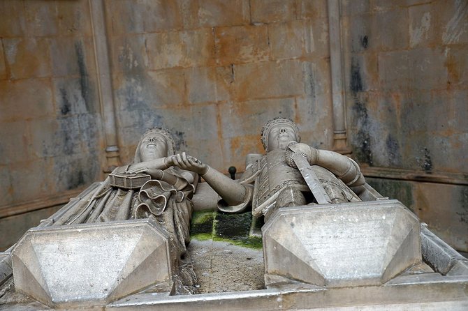 Private Tour through Tomar, Fátima, and Batalha historical sites - A private day that links Templars, Fatima, and Portuguese Gothic