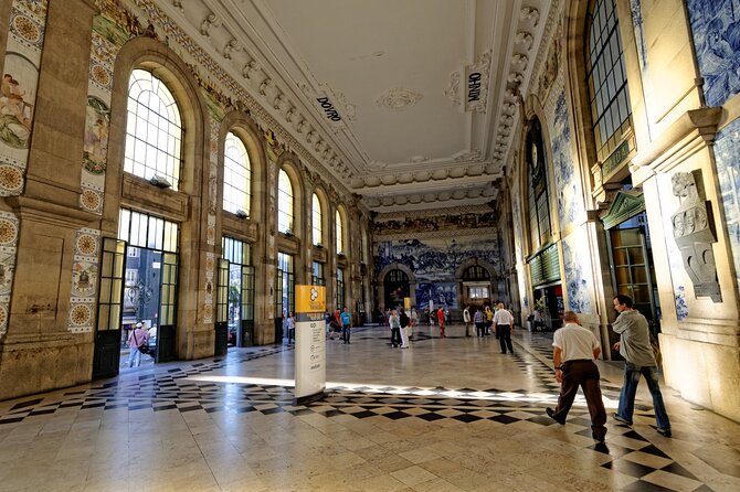 Private tour with Dutch guide in Porto - Sé do Porto and the oldest-quarter mood without a heavy entry ticket