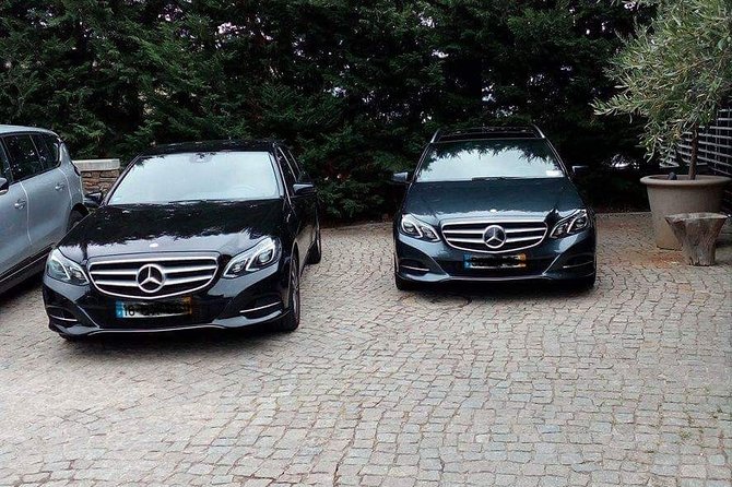 Private Transfer Porto-Lisbon with 2 (two) Visits on the Way - Aveiro: The Portuguese Venice in 90 Minutes