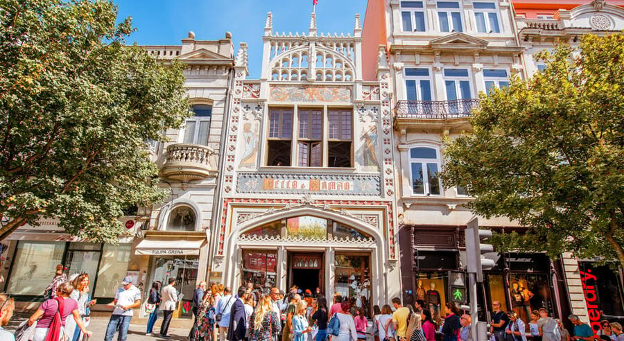 Private Walking Tour, highlights and secrets of Porto - The First Jail in Porto and the Closer to the River Route