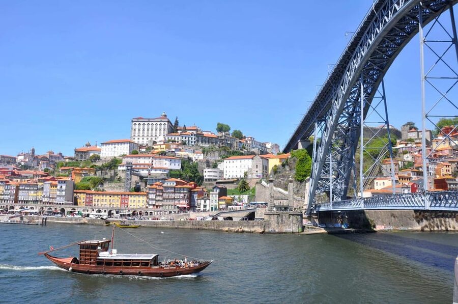 Private Walking Tour, highlights and secrets of Porto - Where You Start Matters: Cathedral Area Pickup and the Downhill Plan