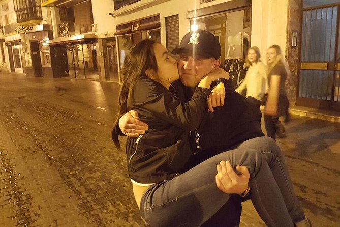 Pub Crawl Porto - Mingle with locals and other travelers, without awkwardness