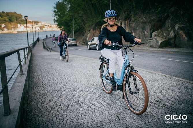Rent an Electric Bike with Bosch motor - Starting on the Gaia Side: Your First Porto Views
