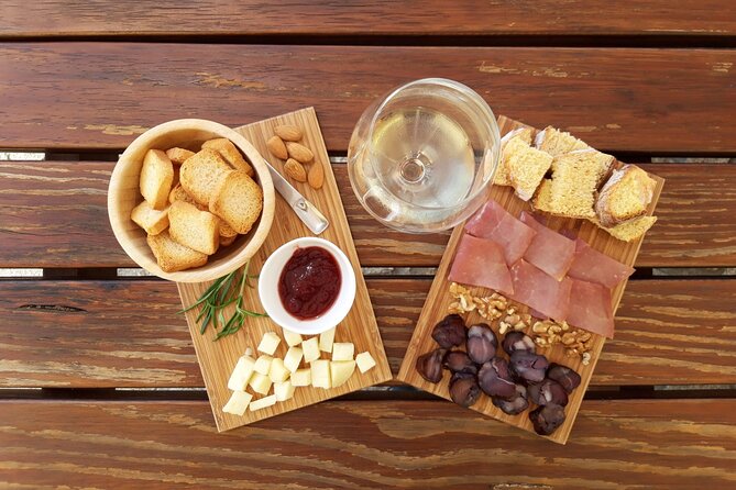 Selection Tasting | Quinta de Santa Cristina Vinho Verde - Kids are genuinely included: 3 juices and cookies