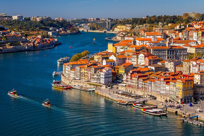Self-Guided Scavenger Hunt and Tour in Porto - River energy at Praça da Ribeira and the big crossing on Dom Luís I Bridge