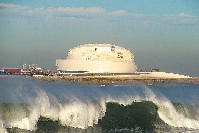 Self-guided tour Bike + Surf - Parque da Cidade: where the day slows down before lunch