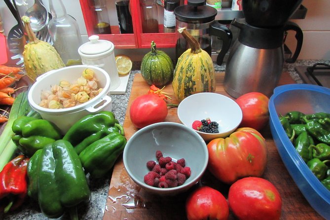Shopping, cooking and eating together at my home in Porto - Key things you should know before you go
