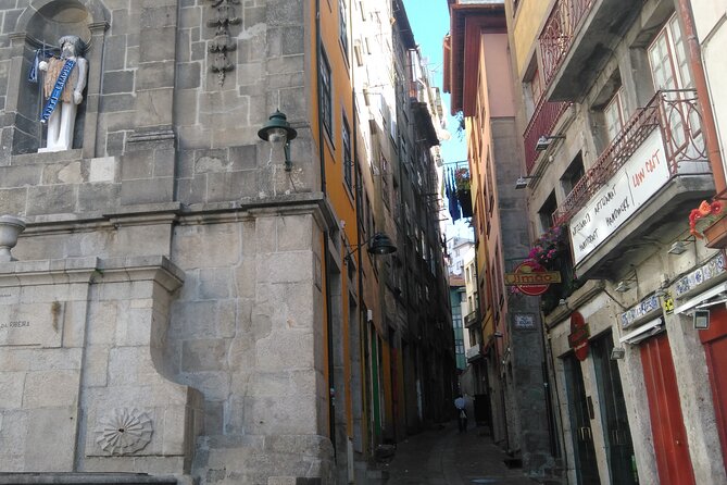 Small-group Porto's Roots Walking Tour - Cais da Ribeira: Wine, Commerce, and the Old Streets