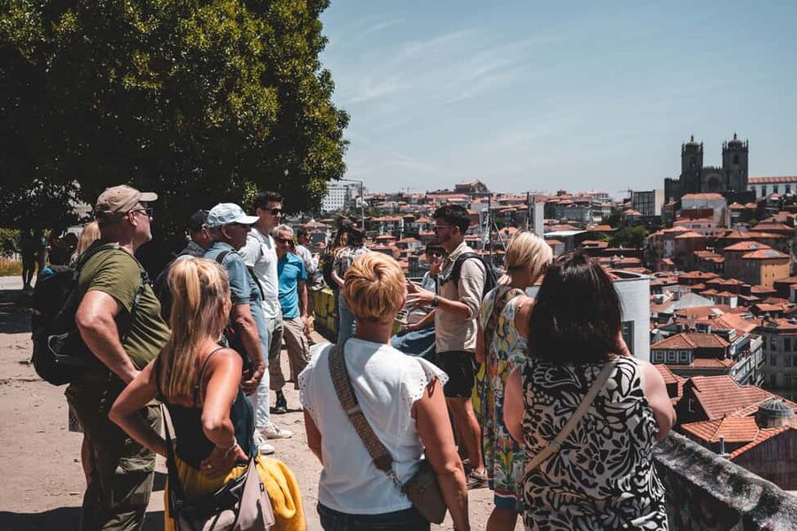 Stadtführung durch das Zentrum von Porto auf Deutsch - Palacio da Bolsa und der Weg zur Ribeira: Architektur + Flussgefühl