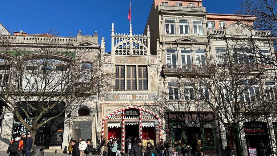 The Beautiful Story of Porto: Guided Tour with Entry Tickets - Livraria Lello moment: famous, but timed well
