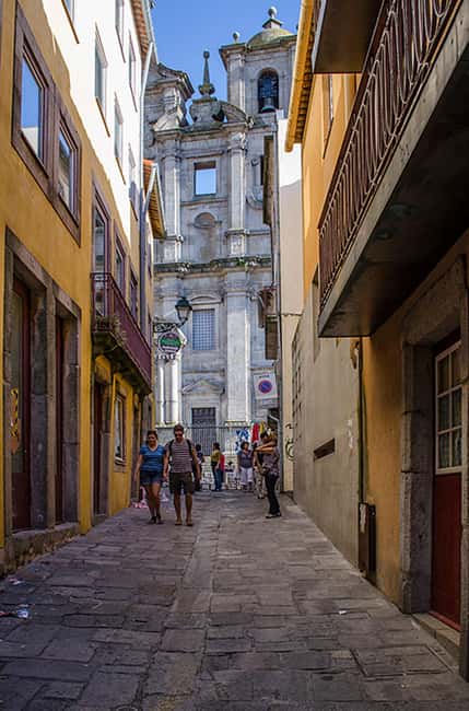 The Beautiful Story of Porto: Guided Tour with Entry Tickets - Rua das Flores and the medieval heart you can actually feel