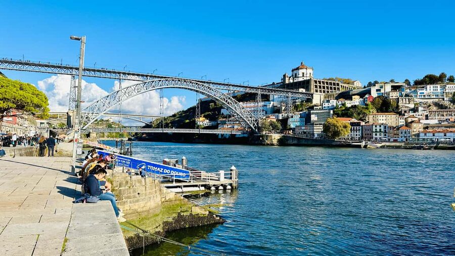 The Soul of Porto: Walking Tour with Food and Wine Tasting - Santa Clara’s church and convent: baroque gold and real atmosphere