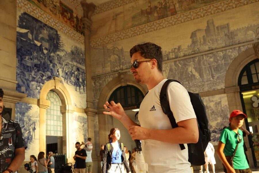 The Soul of Porto: Walking Tour with Food and Wine Tasting - Morro da Pena Ventosa, Sé do Porto, and the bishops’ power