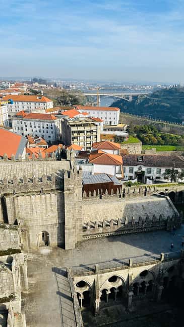 The Soul of Porto: Walking Tour with Food and Wine Tasting - Barredo streets to Ribeira: where Porto feels like Porto