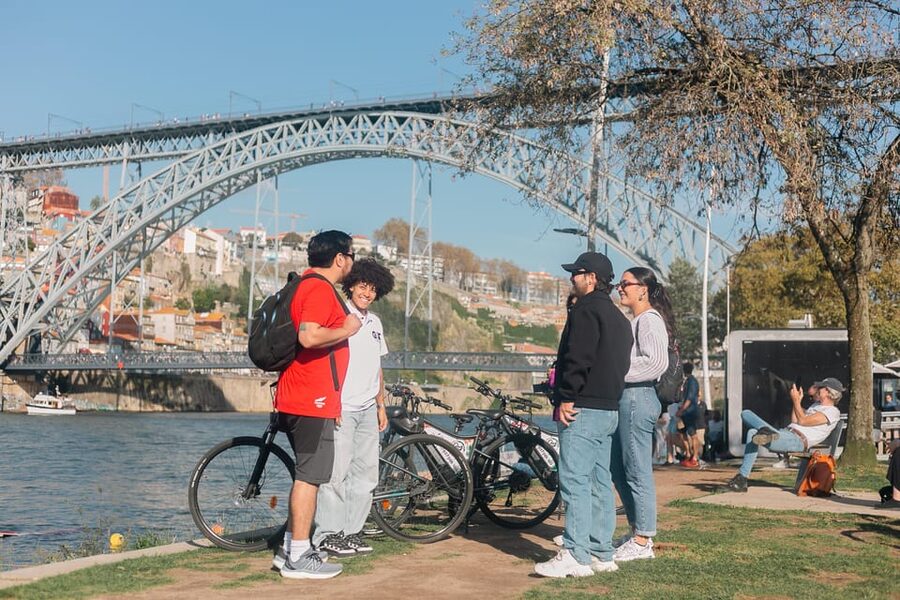Tour Porto: Adventure in Electric Bike Tour - The food stop that’s actually worth planning around