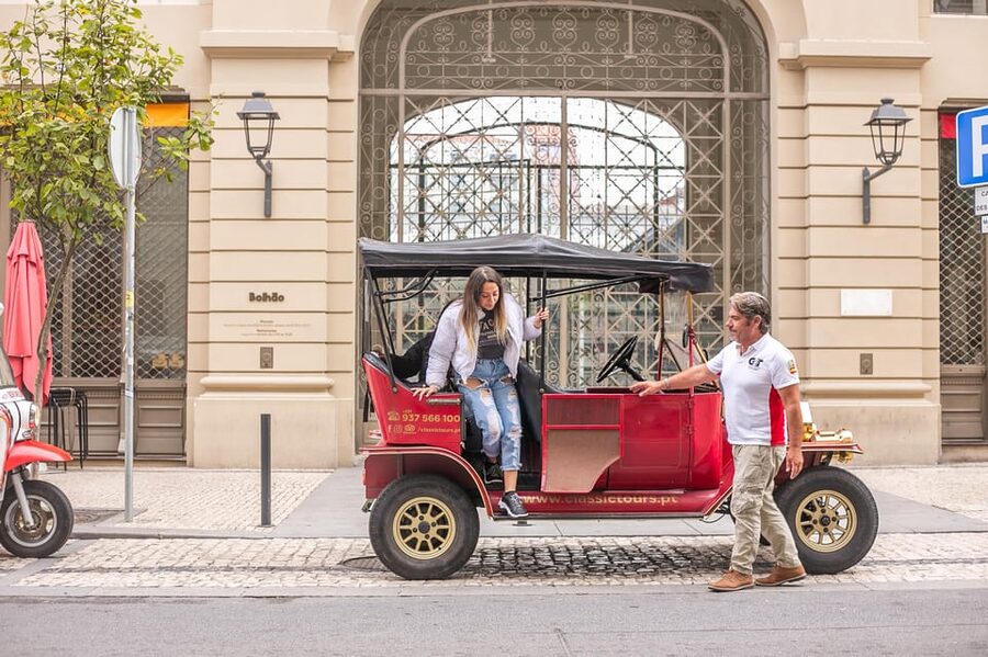 Tour Porto: Classic Car + A Toast with Port Wine - Luís I Bridge: The Stop Built for the Right Angles