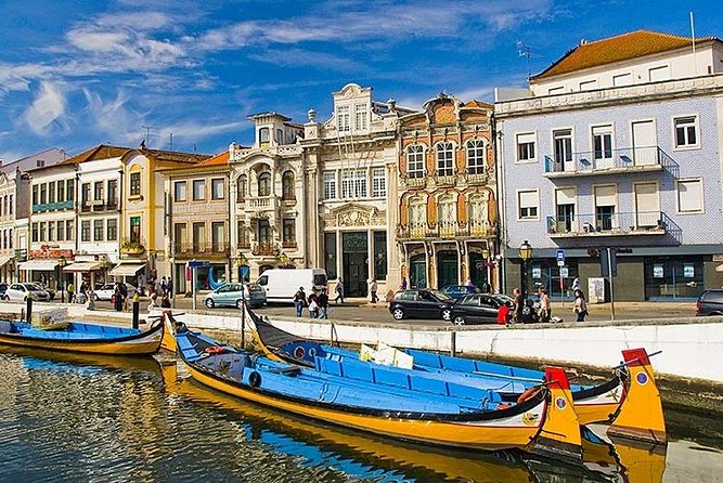 Tour / transfer Lisbon /Porto /Porto/Lisbon with several stops - Nazaré: coastal-town stop time with room for lunch plans