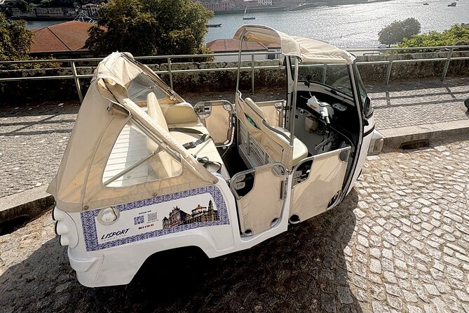 Tours in the Port DE Tuk Tuk - Porto Cathedral and Fernandina Walls: Fortified Porto in Layers