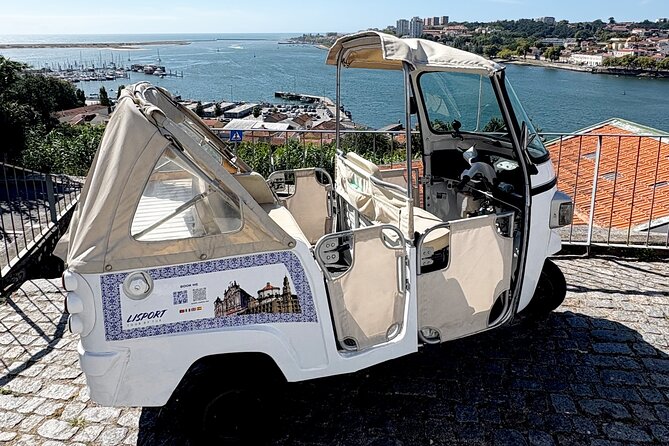 Tours in the Port DE Tuk Tuk - Carmo and Carmelites + the 1-Meter House Detail: Baroque Next to a Funny Canon Rule
