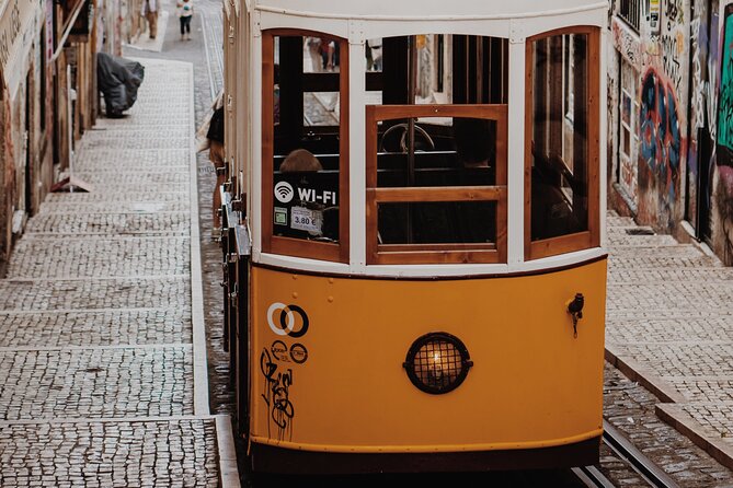 Transfer Tour Between Lisbon and Porto - Coimbra and the Joanina Library stop: what fits in one hour