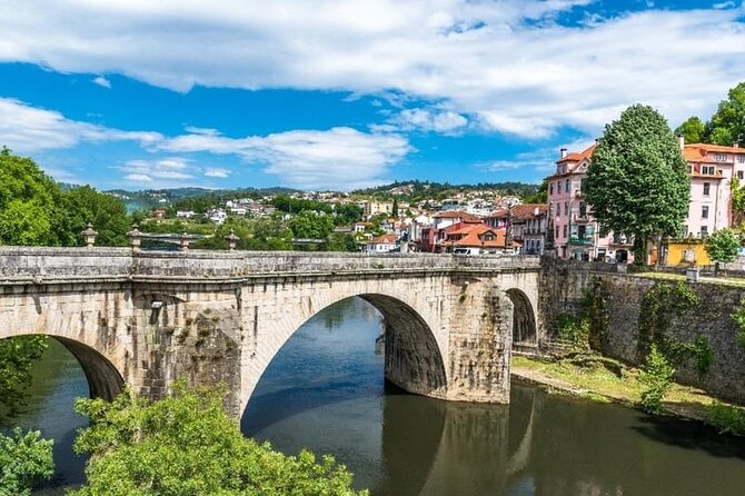 Valley of the Douro and Amarante Wine Gastronomy and Boat Tour - Peso da Régua stop: the sandwich cake and a Douro photo break