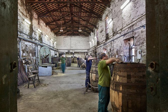 Visit Cockburn's cantine - Cockburn’s Port Wine Lodge: what makes the place feel real