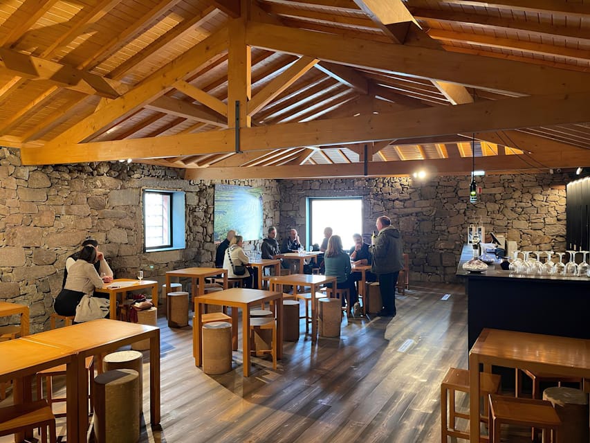 Visit to a Port Wine Cellar - Barrels and Aging: Where the Differences Start