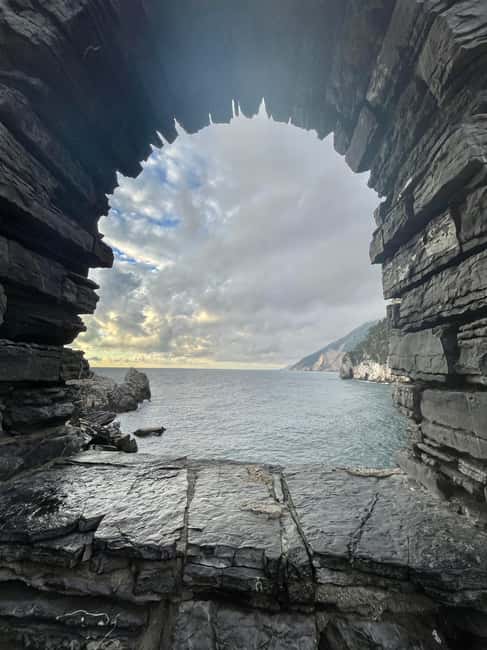 Walking tour around Portovenere, the pearl of Gulf of Poet - Grotta Byron and Church of San Pietro: the first big payoff