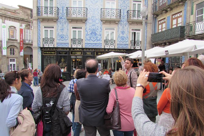 Walking Tour - History of Tiles in Porto - Stop 1: São Bento Railway Station and Jorge Colaço’s Mosaics
