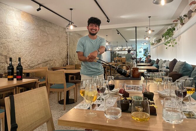 Wine tasting of 5 Port Wines with a Sommelier - Homemade dishes and pairings that actually help you learn