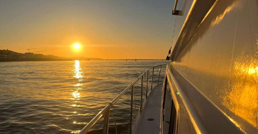 Yacht Douro Tour - Porto and Vila Nova de Gaia: Getting City Views Without the Crowds
